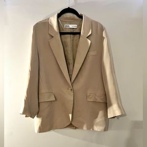 Zara women’s oversized beige blazer